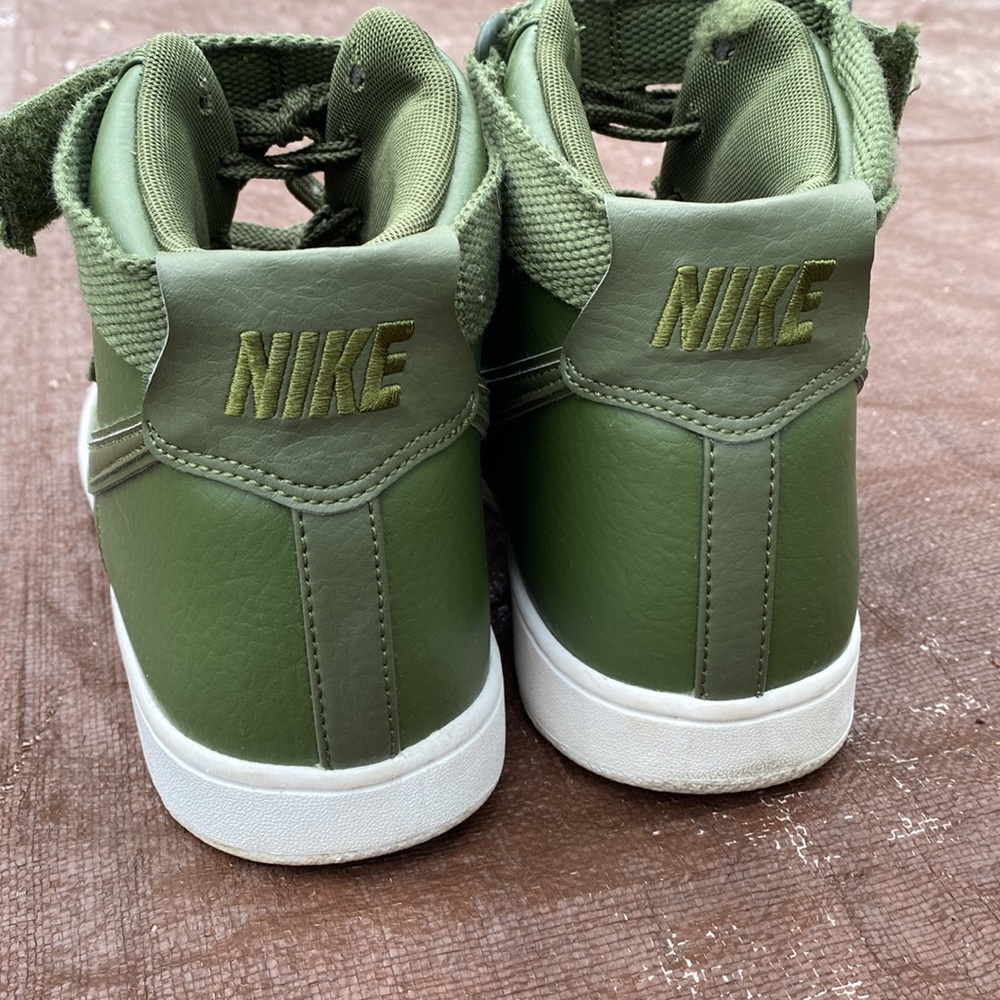 *Like New* Nike Men's Green High-Top Sneakers - Picture 3 of 8